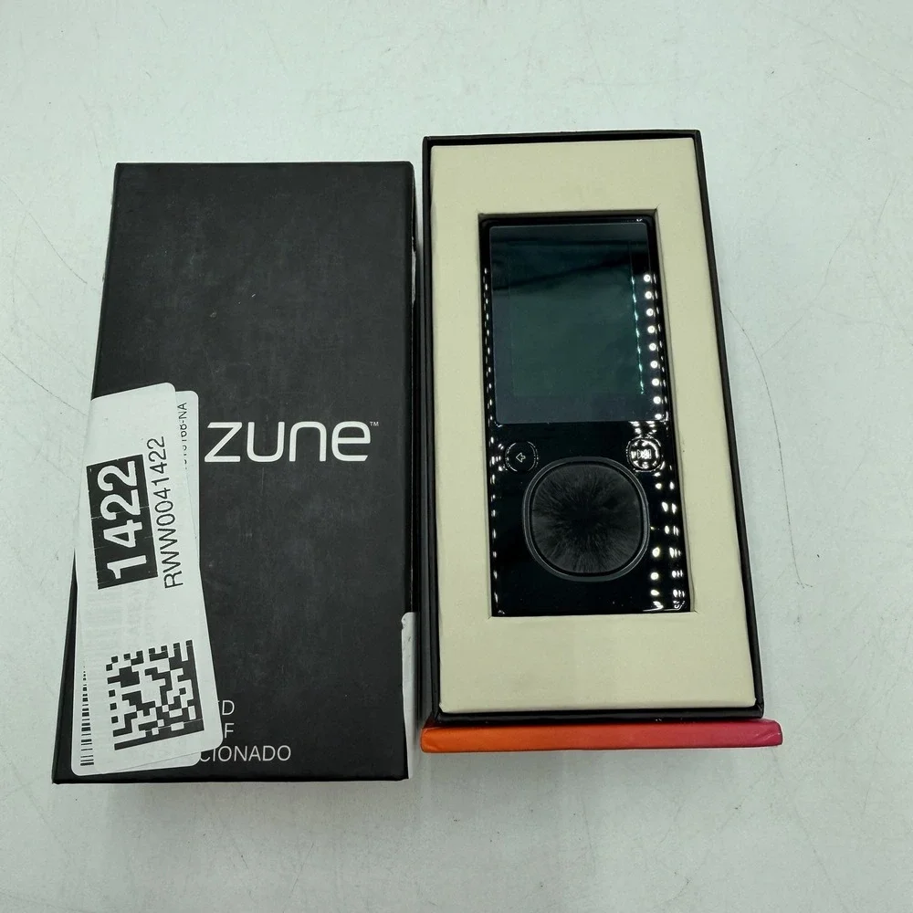 Microsoft Zune 1143 Black 16 GB Digital Media Player For Parts Does Not Charge